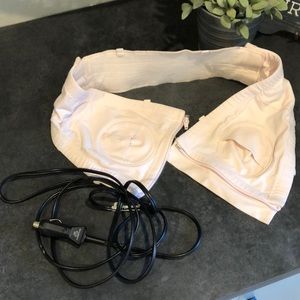 Hands-free pumping bra and power cord